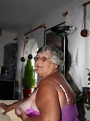 Ladies mom granny exhibit pussy porn pics