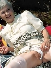 Amateur granny give quim porn pics